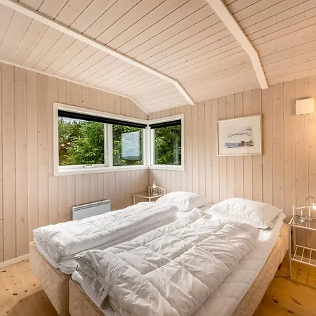 Leona - 250m To The Fjord By Interhome